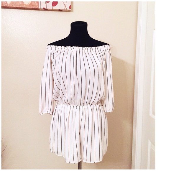 🆕 Black and White Striped Romper - Picture 2 of 6